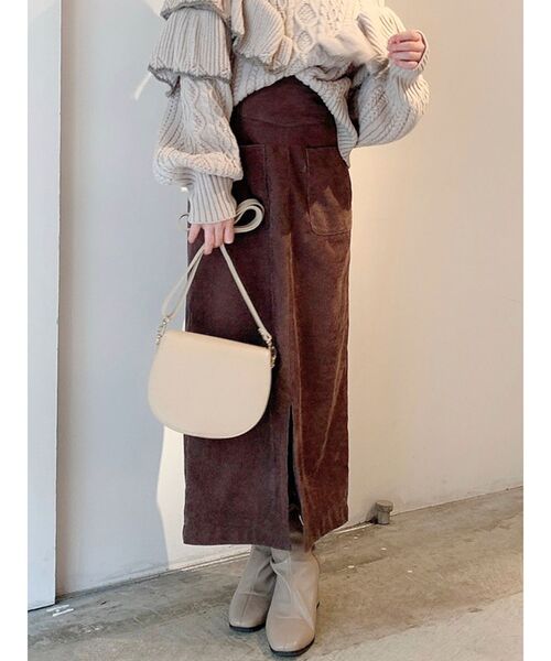 dazzlin(ダズリン)の「ポケットコーデュロイタイトスカート(スカート・レディース・レッド/グリーン/ブルー/ブラウン・SMALL/MEDIUM)」の2枚目の写真