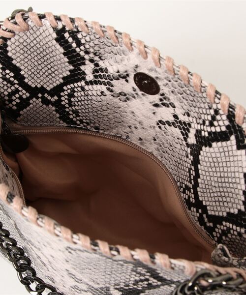 VEENA 1921（ヴィーナ）の「【VEENA 1921/ヴィーナ】3wayチェーン ファラベラ トートバッグＳ（ショルダーバッグ・レディース・パイソン/ライトグレー/レオパード・FREE）」の4枚目の写真