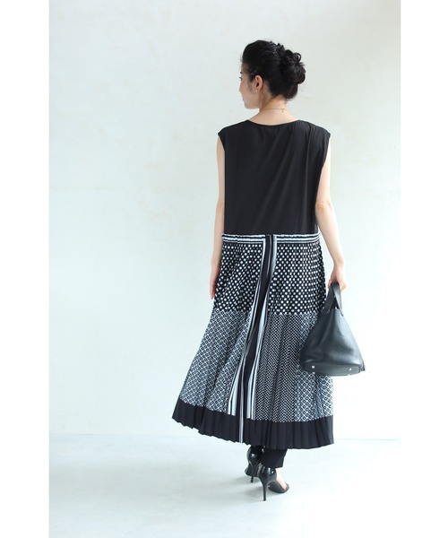 cawaii(カワイイ)の「(黒)ニットトップスと柄合わせプリーツワンピース2点セット(ワンピース・レディース・ブラック・FREE)」の8枚目の写真