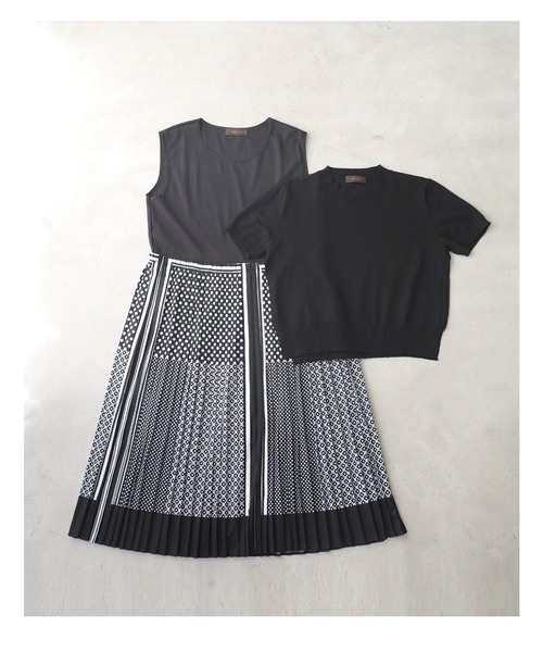 cawaii(カワイイ)の「(黒)ニットトップスと柄合わせプリーツワンピース2点セット(ワンピース・レディース・ブラック・FREE)」の16枚目の写真