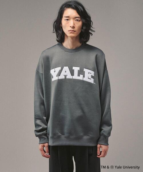 tk.TAKEO KIKUCHI（ティーケータケオキクチ）の「◆【WEB限定】YALEカレッジプリントクルーネックスウェット（スウェット・メンズ・チャコールグレー/オフホワイト/ブルー・01/02/03）」の6枚目の写真