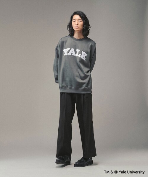 tk.TAKEO KIKUCHI（ティーケータケオキクチ）の「◆【WEB限定】YALEカレッジプリントクルーネックスウェット（スウェット・メンズ・チャコールグレー/オフホワイト/ブルー・01/02/03）」の8枚目の写真
