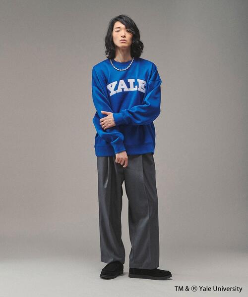 tk.TAKEO KIKUCHI（ティーケータケオキクチ）の「◆【WEB限定】YALEカレッジプリントクルーネックスウェット（スウェット・メンズ・チャコールグレー/オフホワイト/ブルー・01/02/03）」の11枚目の写真
