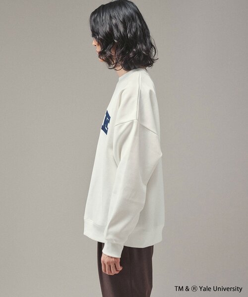 tk.TAKEO KIKUCHI（ティーケータケオキクチ）の「◆【WEB限定】YALEカレッジプリントクルーネックスウェット（スウェット・メンズ・チャコールグレー/オフホワイト/ブルー・01/02/03）」の10枚目の写真
