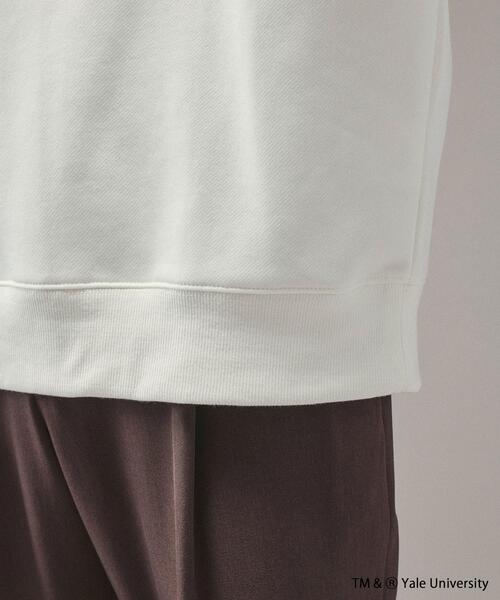 tk.TAKEO KIKUCHI（ティーケータケオキクチ）の「◆【WEB限定】YALEカレッジプリントクルーネックスウェット（スウェット・メンズ・チャコールグレー/オフホワイト/ブルー・01/02/03）」の9枚目の写真