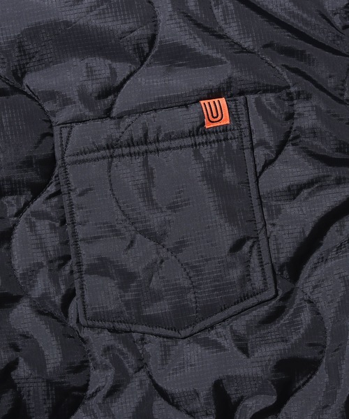 UNIVERSAL OVERALL(ユニバーサルオーバーオール)の「UNIVERSAL OVERALL/ユニバーサルオーバーオール QUILT CREW キルティングプルオーバー(その他トップス・メンズ・ブラック/ベージュ/オリーブ/オレンジ・S/M/L)」の22枚目の写真