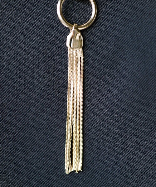 haco!（ハコ）の「シンプルトップスに合わせてオシャレ見え！ちょうどいい存在感で使いやすいロングネックレス（ネックレス・レディース・ゴールド・ONE SIZE）」の2枚目の写真