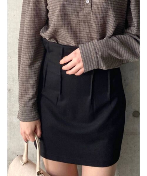 EMODA（エモダ）の「ストレッチタックハイウエストスカート（スカート・レディース・グレー/ブラック/ピンク/ライム・SMALL/MEDIUM）」の2枚目の写真