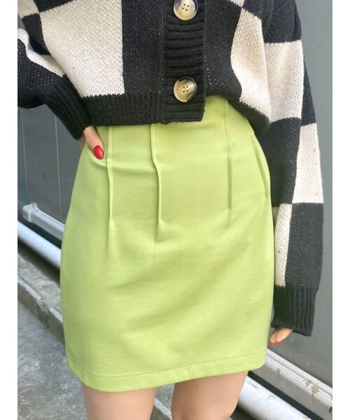 EMODA（エモダ）の「ストレッチタックハイウエストスカート（スカート・レディース・グレー/ブラック/ピンク/ライム・SMALL/MEDIUM）」の5枚目の写真