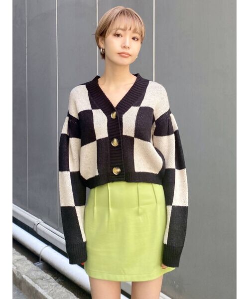 EMODA（エモダ）の「ストレッチタックハイウエストスカート（スカート・レディース・グレー/ブラック/ピンク/ライム・SMALL/MEDIUM）」の6枚目の写真