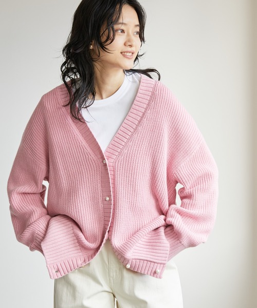 AMERICAN HOLIC(アメリカンホリック)の「パールボタン片畦ニットカーディガン(カーディガン/ボレロ・レディース・ピンク/ブルー・L/M)」の2枚目の写真