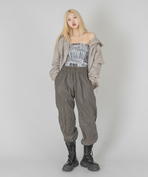 FOLLOWIN(フォロウィン)の「【UNISEX】リンクルしわ加工ワイドパンツ(その他パンツ・レディース・ホワイト/ブラウン/ブラック・FREE)」の1枚目の写真