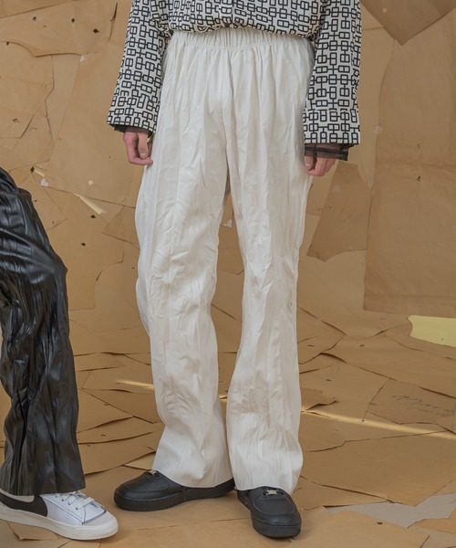 FOLLOWIN(フォロウィン)の「【UNISEX】リンクルしわ加工ワイドパンツ(その他パンツ・レディース・ホワイト/ブラウン/ブラック・FREE)」の11枚目の写真