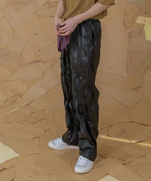 FOLLOWIN(フォロウィン)の「【UNISEX】リンクルしわ加工ワイドパンツ(その他パンツ・レディース・ホワイト/ブラウン/ブラック・FREE)」の15枚目の写真