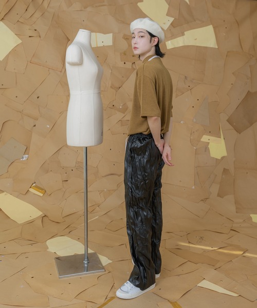 FOLLOWIN(フォロウィン)の「【UNISEX】リンクルしわ加工ワイドパンツ(その他パンツ・レディース・ホワイト/ブラウン/ブラック・FREE)」の18枚目の写真