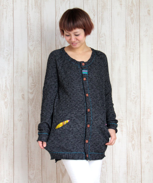 チチカカ（チチカカ）の「スラブチロリー　ロングカーディガン　　　　（カーディガン/ボレロ・レディース・イエロー/グリーン/グレー/ブラック・MEDIUM/LARGE）」の2枚目の写真