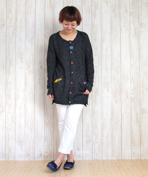 チチカカ（チチカカ）の「スラブチロリー　ロングカーディガン　　　　（カーディガン/ボレロ・レディース・イエロー/グリーン/グレー/ブラック・MEDIUM/LARGE）」の10枚目の写真