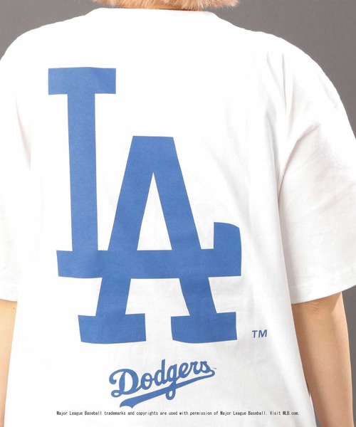 AVIREX（アヴィレックス）の「【MLB×AVIREX】ドジャース Tシャツ/Dodgers T-SHIRT  AVIREX/アヴィレックス（Tシャツ/カットソー・レディース・ホワイト/ブルー・LARGE/XX-LARGE/X-LARGE/MEDIUM/SMALL）」の8枚目の写真