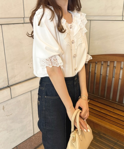 apres jour（アプレジュール）の「パールボタンフリルレースブラウス【ZOZOTOWN限定アイテム】（シャツ/ブラウス・レディース・ブラック/オフホワイト/アイボリー・X-LARGE/フリー）」の8枚目の写真