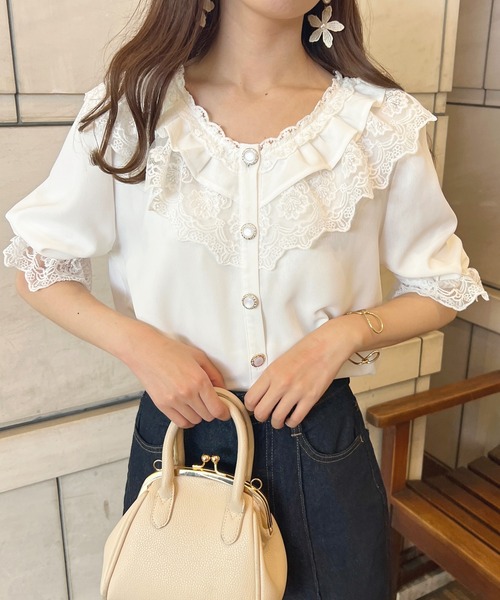 apres jour（アプレジュール）の「パールボタンフリルレースブラウス【ZOZOTOWN限定アイテム】（シャツ/ブラウス・レディース・ブラック/オフホワイト/アイボリー・X-LARGE/フリー）」の5枚目の写真