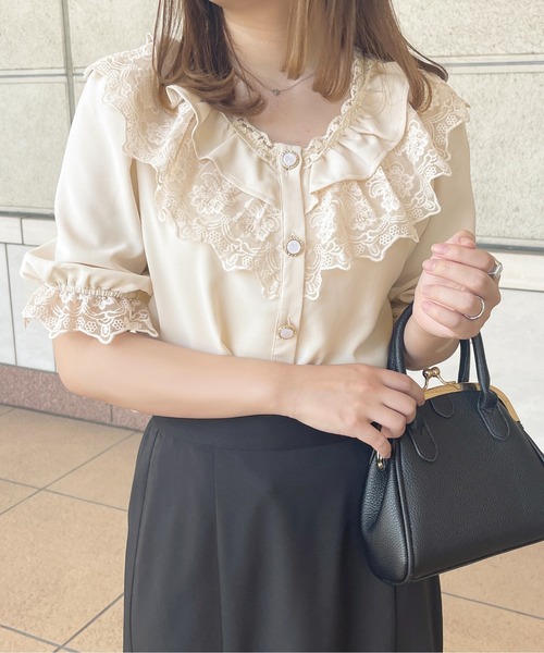 apres jour（アプレジュール）の「パールボタンフリルレースブラウス【ZOZOTOWN限定アイテム】（シャツ/ブラウス・レディース・ブラック/オフホワイト/アイボリー・X-LARGE/フリー）」の12枚目の写真