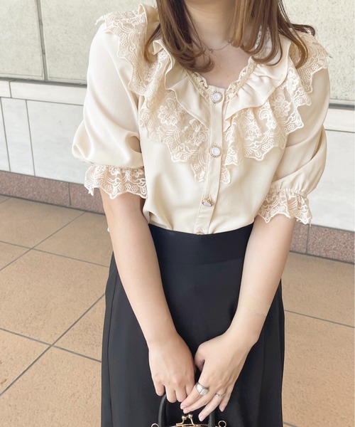 apres jour（アプレジュール）の「パールボタンフリルレースブラウス【ZOZOTOWN限定アイテム】（シャツ/ブラウス・レディース・ブラック/オフホワイト/アイボリー・X-LARGE/フリー）」の15枚目の写真