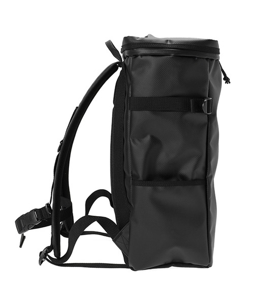 Manhattan Portage（マンハッタンポーテージ）の「Marine Park Navy Yard Backpack Matte Vinyl 2022（バックパック/リュック・メンズ・ブラック・LARGE）」の3枚目の写真