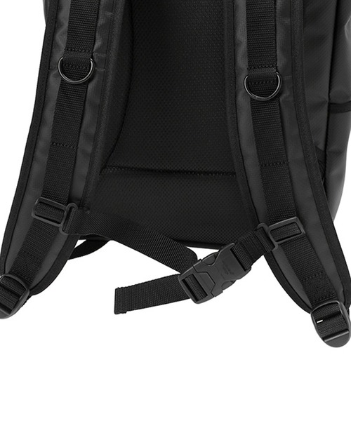 Manhattan Portage（マンハッタンポーテージ）の「Marine Park Navy Yard Backpack Matte Vinyl 2022（バックパック/リュック・メンズ・ブラック・LARGE）」の7枚目の写真