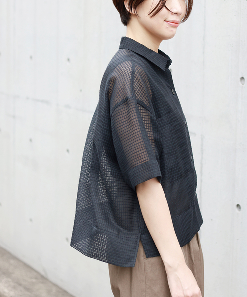 journal standard L'essage(ジャーナルスタンダードレサージュ)の「シアーチェックオープンカラーシャツ(シャツ/ブラウス・レディース・ホワイト/ブラック・FREE)」の2枚目の写真