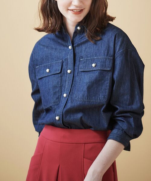 le.coeur blanc（ルクールブラン）の「パールボタンデニムシャツ（シャツ/ブラウス・レディース・ネイビー/ブルー・38）」の11枚目の写真