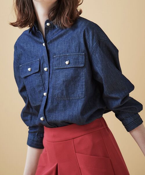 le.coeur blanc（ルクールブラン）の「パールボタンデニムシャツ（シャツ/ブラウス・レディース・ネイビー/ブルー・38）」の12枚目の写真