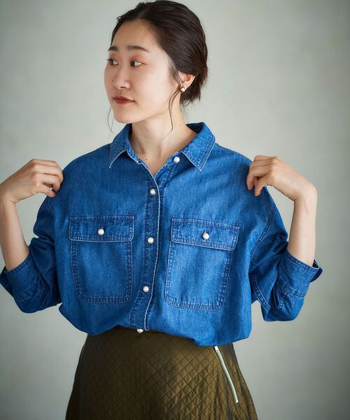 le.coeur blanc（ルクールブラン）の「パールボタンデニムシャツ（シャツ/ブラウス・レディース・ネイビー/ブルー・38）」の18枚目の写真