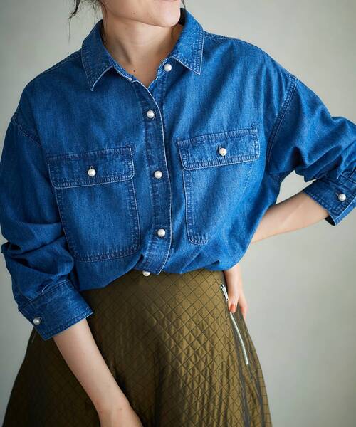 le.coeur blanc（ルクールブラン）の「パールボタンデニムシャツ（シャツ/ブラウス・レディース・ネイビー/ブルー・38）」の19枚目の写真
