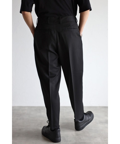CREARE -LINO-（クレアーレリノ）の「ワンタック テーパードセミワイドパンツ（スラックス・メンズ・ブラック/グリーン/アイボリー・S/M/L）」の6枚目の写真