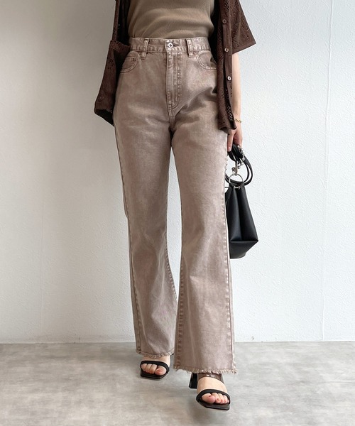 w closet（ダブルクローゼット）の「セミフレアデニムパンツ（デニムパンツ・レディース・ブラック/ブルー/モカ/ケミカルウォッシュ・S/M）」の3枚目の写真