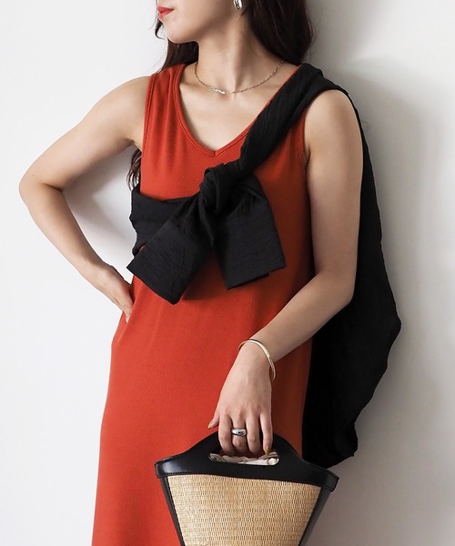 Riberry(リベリー)の「バックオープンノースリーブワンピース(ワンピース・レディース・オフホワイト/ブラック/グレイッシュベージュ/ライム/オレンジ・MEDIUM)」の15枚目の写真