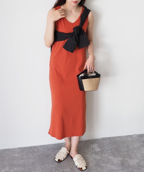 Riberry(リベリー)の「バックオープンノースリーブワンピース(ワンピース・レディース・オフホワイト/ブラック/グレイッシュベージュ/ライム/オレンジ・MEDIUM)」の14枚目の写真