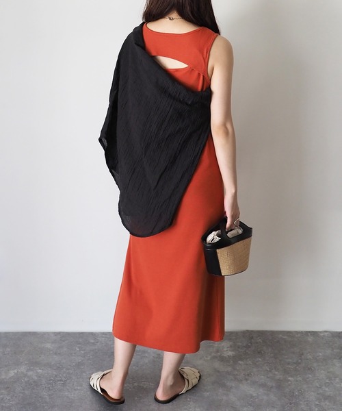 Riberry(リベリー)の「バックオープンノースリーブワンピース(ワンピース・レディース・オフホワイト/ブラック/グレイッシュベージュ/ライム/オレンジ・MEDIUM)」の11枚目の写真