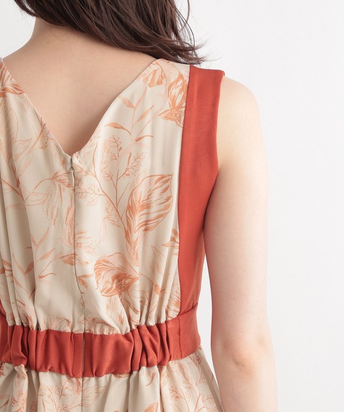 Andemiu（アンデミュウ）の「リーフボタニカルワンピース347841（ワンピース・レディース・ベージュ/ネイビー/イエロー・FREE）」の11枚目の写真