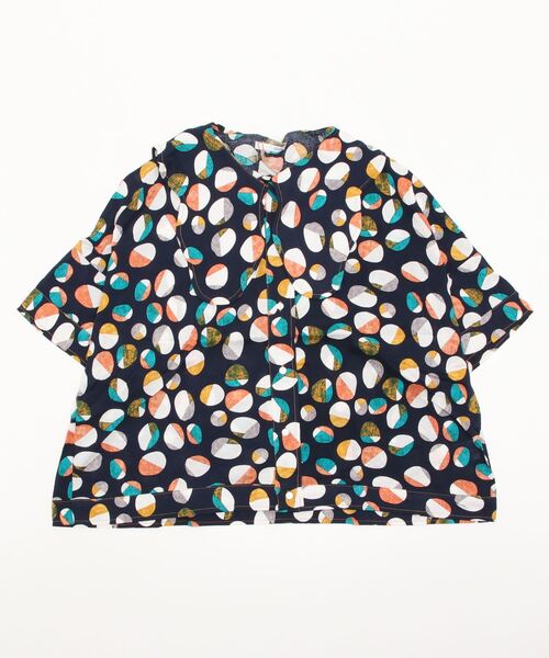 sandy（サンディー）の「【sandy】プリントカーブ衿ブラウス（シャツ/ブラウス・レディース・マスタード/ブラック/グリーン/ネイビー・FREE）」の3枚目の写真