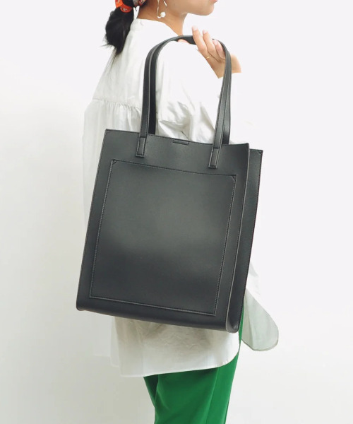 cache cache(カシュ カシュ)の「カシュカシュ cachecache / WEB限定シンセティックレザーフロントポケットトート(トートバッグ・レディース・ライトグレー/ベージュ系その他/ブラック/グリーン/ブラック×グレー・FREE)」の2枚目の写真