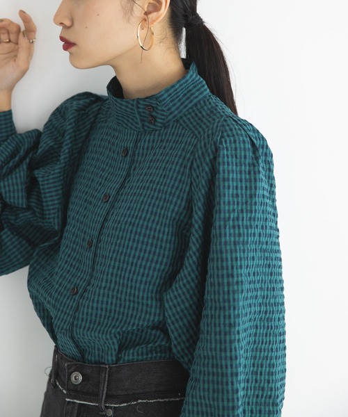 earth music&ecology（アースミュージックアンドエコロジー）の「ハイネックミニシャツワンピース（ワンピース・レディース・ブラック/ブルー/グリーン・FREE）」の2枚目の写真