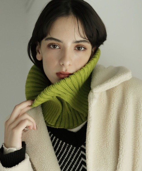 LAKOLE（ラコレ）の「リブニットスヌード / 347763（ネックウォーマー/スヌード・レディース・カーキ/グレー/オフホワイト/ブラウン・FREE）」の4枚目の写真