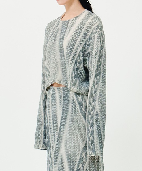 TheOpen Product（ザオープンプロダクト）の「【TheOpen Product】CABLE KNITTING GRAPHIC SWEATSHIRT（スウェット・レディース・グレー/ブルー・S）」の10枚目の写真