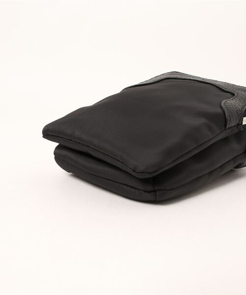 Beau're（ヴュレ）の「スマホショルダー（ショルダーバッグ・レディース・ブラック/カーキ/グレイッシュベージュ/ラベンダー・フリー）」の7枚目の写真