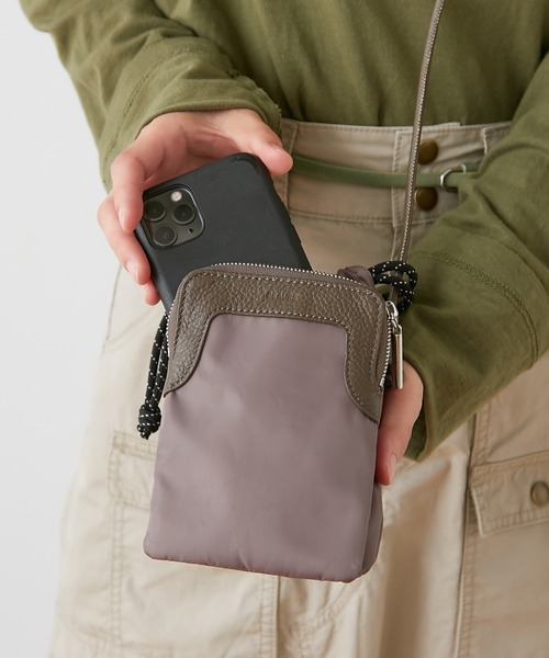 Beau're（ヴュレ）の「スマホショルダー（ショルダーバッグ・レディース・ブラック/カーキ/グレイッシュベージュ/ラベンダー・フリー）」の3枚目の写真