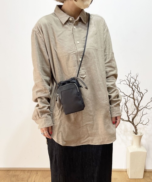 Beau're（ヴュレ）の「スマホショルダー（ショルダーバッグ・レディース・ブラック/カーキ/グレイッシュベージュ/ラベンダー・フリー）」の9枚目の写真