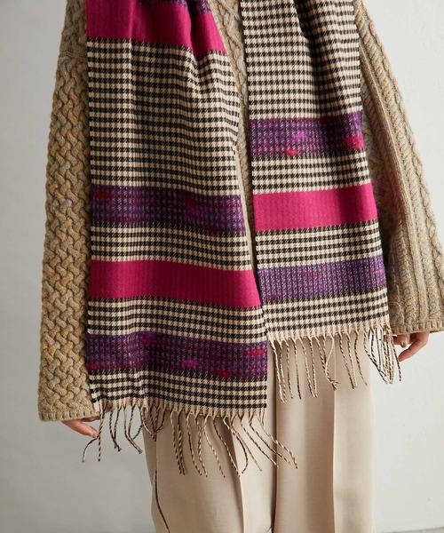 ear PAPILLONNER(イアパピヨネ)の「【P.CORNILLON(ピーコルニヨン)】ボーダーチェックストール(ストール/ショール・レディース・パープル/オレンジ・FREE)」の5枚目の写真