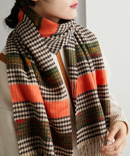 ear PAPILLONNER(イアパピヨネ)の「【P.CORNILLON(ピーコルニヨン)】ボーダーチェックストール(ストール/ショール・レディース・パープル/オレンジ・FREE)」の13枚目の写真