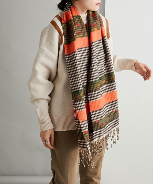 ear PAPILLONNER(イアパピヨネ)の「【P.CORNILLON(ピーコルニヨン)】ボーダーチェックストール(ストール/ショール・レディース・パープル/オレンジ・FREE)」の6枚目の写真